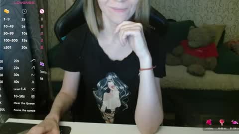 Snapshot of angelcute32 chatting on 14, 10, 2025 AngelCute32 online show from 14, 10, 2025