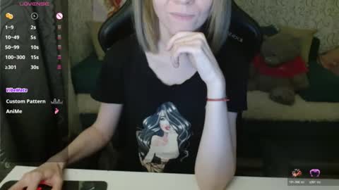 Snapshot of angelcute32 chatting on 21, 10, 2025 AngelCute32 online show from 21, 10, 2025