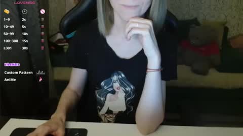 Snapshot of angelcute32 chatting on 28, 10, 2025 AngelCute32 online show from 28, 10, 2025