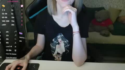 Snapshot of angelcute32 chatting on 3, 11, 2025 AngelCute32 online show from 3, 11, 2025