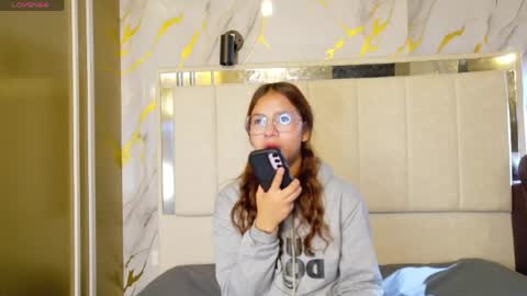 Snapshot of angeles_azul chatting on 21, 4, 2026 angel online show from 21, 4, 2026