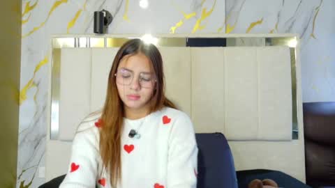 Snapshot of angeles_azul chatting on 15, 5, 2026 angel online show from 15, 5, 2026