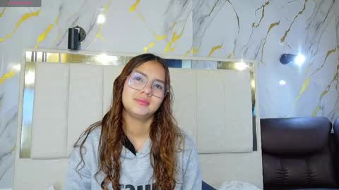 Snapshot of angeles_azul chatting on 25, 5, 2026 angel online show from 25, 5, 2026