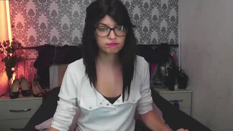 Angelika Rouge online show from 10, 9, 2025