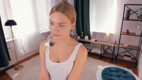 Snapshot of angelinahass chatting on 18, 4, 2026 Alice WOW online show from 18, 4, 2026