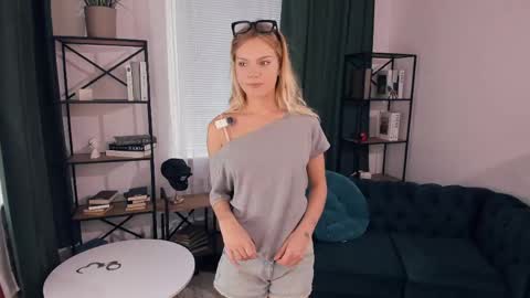 Snapshot of angelinahass chatting on 22, 5, 2026 Alice WOW online show from 22, 5, 2026