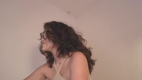 Snapshot of angelinarosss_ chatting on 28, 4, 2026 online show from 28, 4, 2026