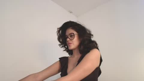 Snapshot of angelinarosss_ chatting on 19, 5, 2026 online show from 19, 5, 2026