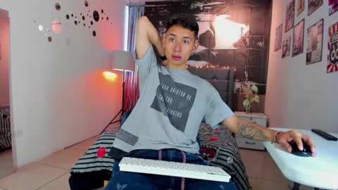 Snapshot of angell01_ chatting on 7, 11, 2025 Angel online show from 7, 11, 2025