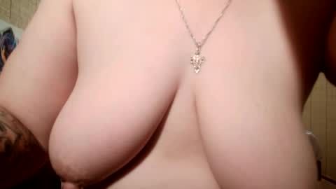 Snapshot of angelleah chatting on 12, 1, 2026 angelleah online show from 12, 1, 2026