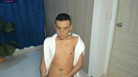 Snapshot of angels_doll chatting on 28, 10, 2025 angels_doll online show from 28, 10, 2025