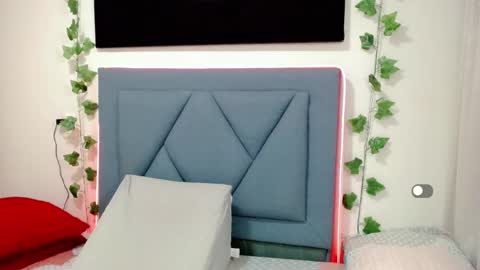 Snapshot of angie_arias chatting on 12, 2, 2025 Angie online show from 12, 2, 2025