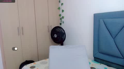 Snapshot of angie_arias chatting on 12, 3, 2025 Angie online show from 12, 3, 2025