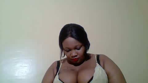 Snapshot of angienew chatting on 1, 11, 2025 Angie online show from 1, 11, 2025