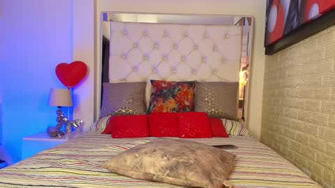 laura  online show from 8, 3, 2025