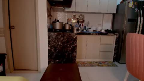 Snapshot of anielli69 chatting on 5, 7, 2026 laura online show from 5, 7, 2026