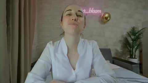 anikabloom online show from 18, 2, 2025