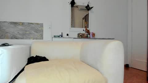 Luna online show from 9, 4, 2026