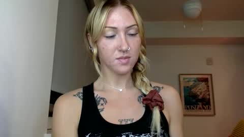 Snapshot of anisummers chatting on 6, 11, 2025 Ani Summers online show from 6, 11, 2025