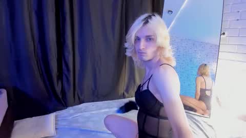 Snapshot of anjella_botton chatting on 8, 10, 2025 Angel online show from 8, 10, 2025