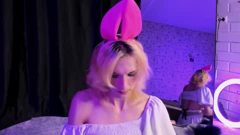 Snapshot of anjella_botton chatting on 13, 10, 2025 Angel online show from 13, 10, 2025