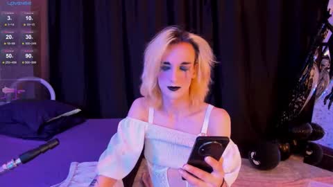 Snapshot of anjella_botton chatting on 1, 11, 2025 Angel online show from 1, 11, 2025