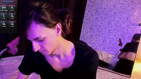 Snapshot of anjella_botton chatting on 13, 11, 2025 Angel online show from 13, 11, 2025