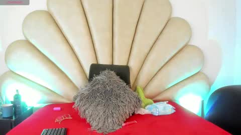 Anna  online show from 8, 3, 2025