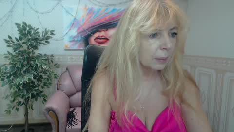 Anna Ditrih online show from 15, 1, 2025