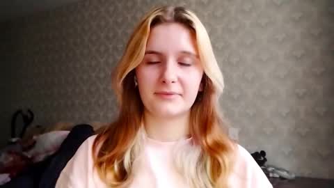 Snapshot of annabroun chatting on 1, 11, 2025 Aliia online show from 1, 11, 2025