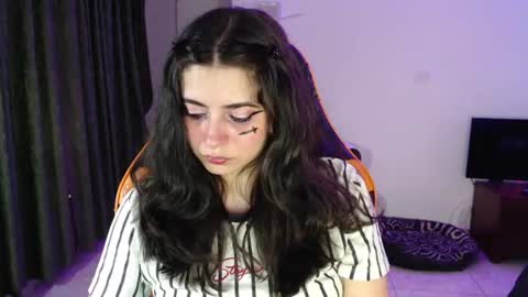 Snapshot of annacrow chatting on 22, 6, 2026 Anna online show from 22, 6, 2026