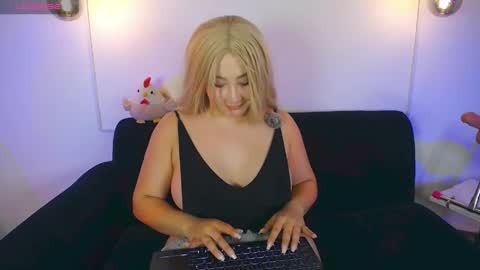 Snapshot of annays_love chatting on 8, 5, 2026 dani online show from 8, 5, 2026