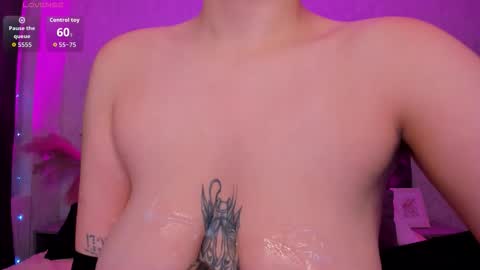 Snapshot of anne_leee chatting on 4, 10, 2025 Emma online show from 4, 10, 2025