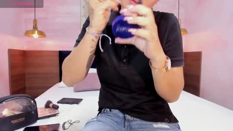 Snapshot of annedixie chatting on 18, 1, 2025 Anne online show from 18, 1, 2025