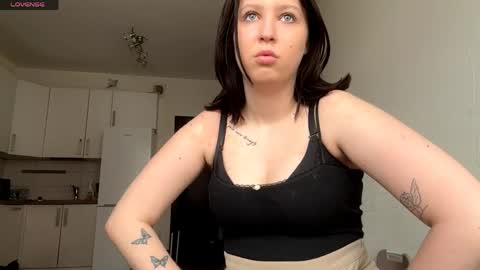 Snapshot of annellemonnier chatting on 15, 4, 2026 kira online show from 15, 4, 2026