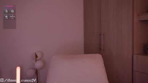 Snapshot of annie_evans24 chatting on 29, 10, 2025 Annie Evans online show from 29, 10, 2025