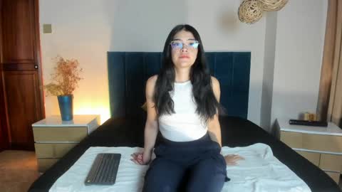 Annie Bluee online show from 24, 4, 2026