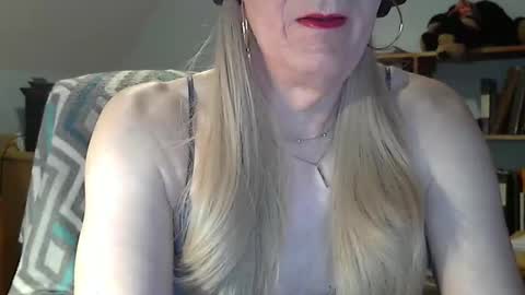Snapshot of anniegurl chatting on 22, 3, 2026 anniegurl online show from 22, 3, 2026