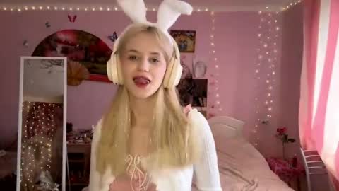 Snapshot of annrosy chatting on 24, 4, 2026 Hello my name is Kate online show from 24, 4, 2026