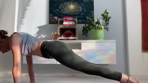 Snapshot of anntics_ chatting on 13, 9, 2025 N  antics online show from 13, 9, 2025