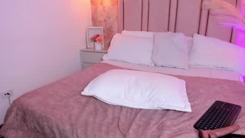 Snapshot of anntonella_watson chatting on 24, 2, 2026 ANTON online show from 24, 2, 2026