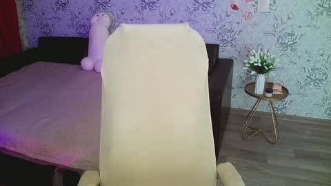 Annie online show from 25, 1, 2025