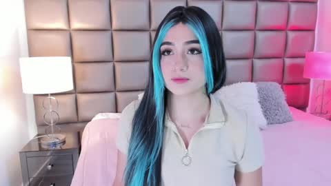 Snapshot of annyhizzle chatting on 7, 2, 2025 online show from 7, 2, 2025