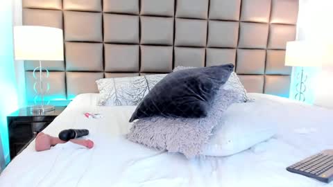 Snapshot of annyhizzle chatting on 22, 2, 2025 online show from 22, 2, 2025