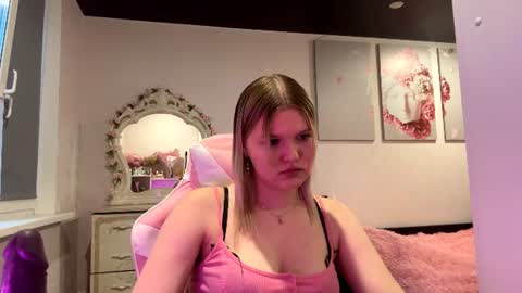 Snapshot of annyvibess chatting on 13, 6, 2026 annyvibess online show from 13, 6, 2026