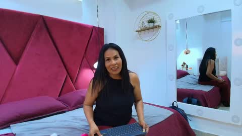 Snapshot of anthonelaa__ chatting on 26, 5, 2026 Anthonelaa online show from 26, 5, 2026