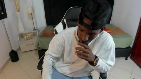 Snapshot of anthoy_wayans chatting on 8, 11, 2025 online show from 8, 11, 2025