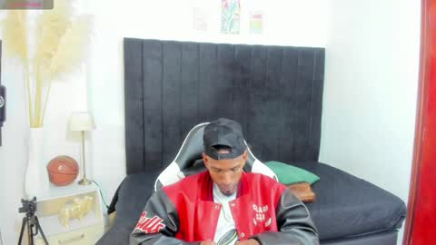 Snapshot of anthoy_wayans chatting on 14, 12, 2025 online show from 14, 12, 2025