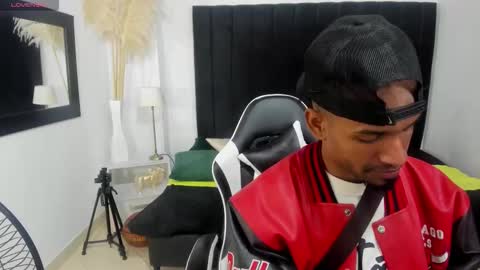 Snapshot of anthoy_wayans chatting on 18, 12, 2025 online show from 18, 12, 2025