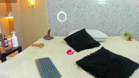 Snapshot of antonella_west chatting on 1, 6, 2026 Anto online show from 1, 6, 2026